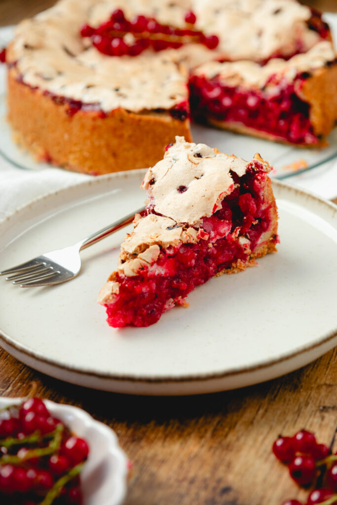 Johannisbeerkuchen mit Baiser Stück