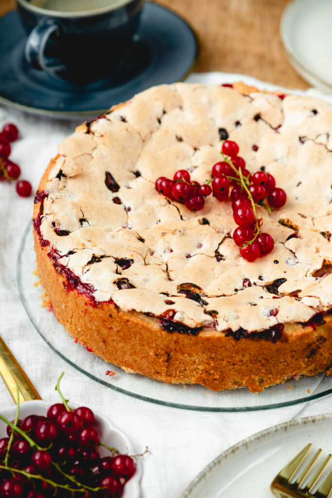 Johannisbeerkuchen mit Baiser ganz