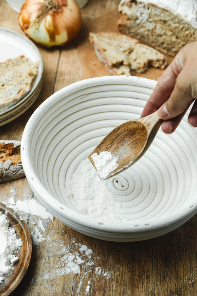 Zwiebelbrot Rezept mit Hefe Garkörbchen