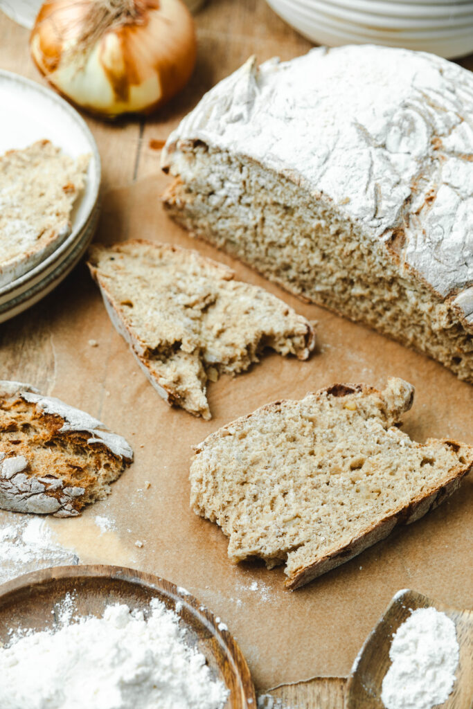 Zwiebelbrot Rezept mit Hefe angeschnitten