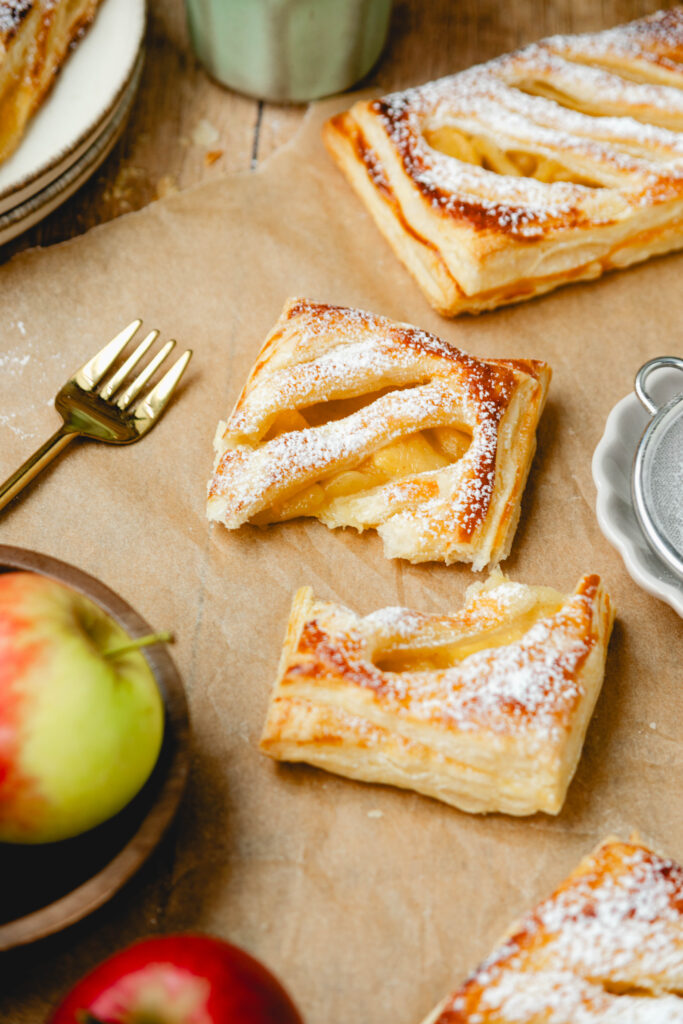 Apfeltaschen mit Blätterteig von oben