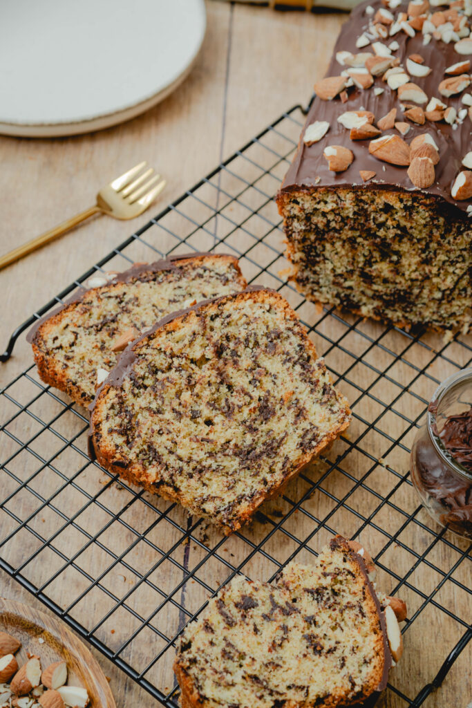 Tiroler Nusskuchen mit angeschnitten